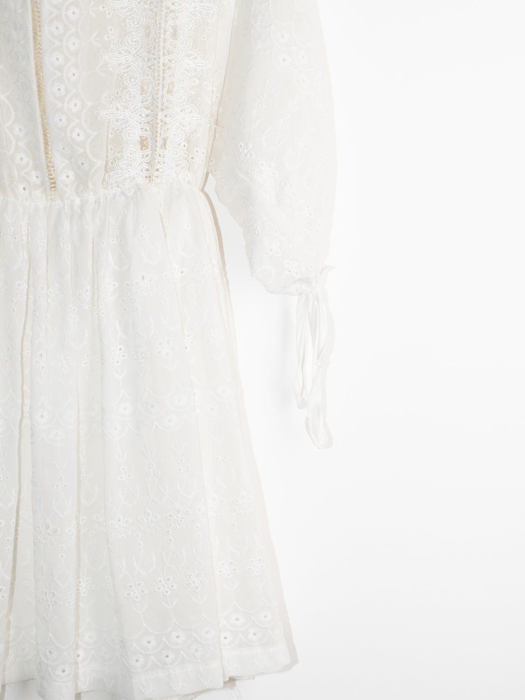 Vintage - Light White Lace Dress