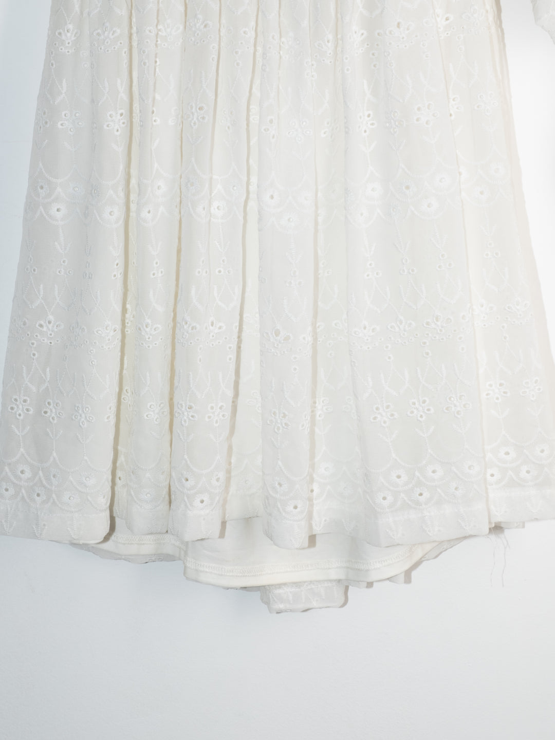 Vintage - Light White Lace Dress