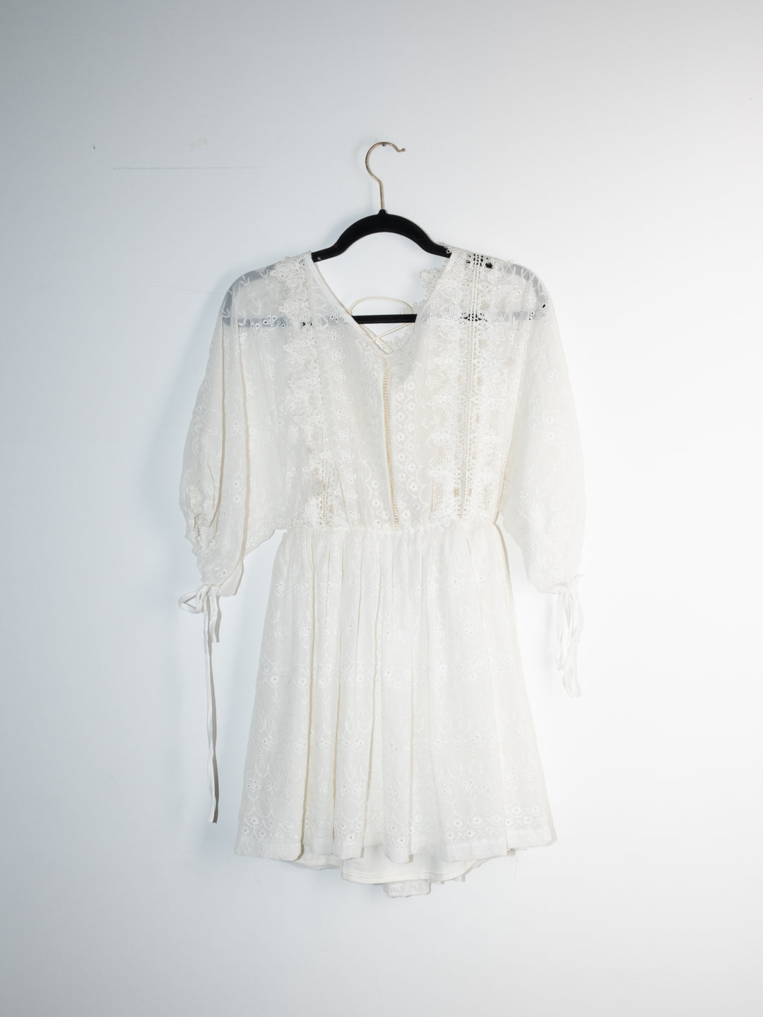 Vintage - Light White Lace Dress