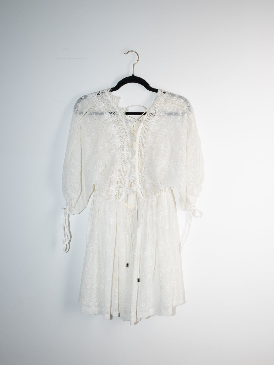 Vintage - Light White Lace Dress