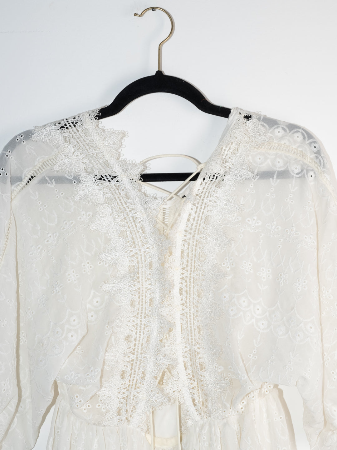 Vintage - Light White Lace Dress