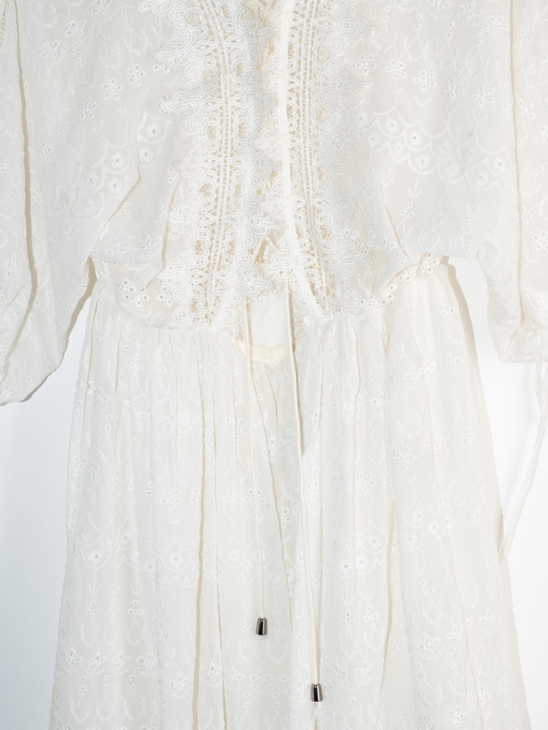 Vintage - Light White Lace Dress