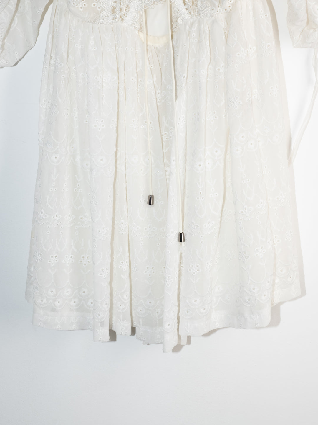 Vintage - Light White Lace Dress