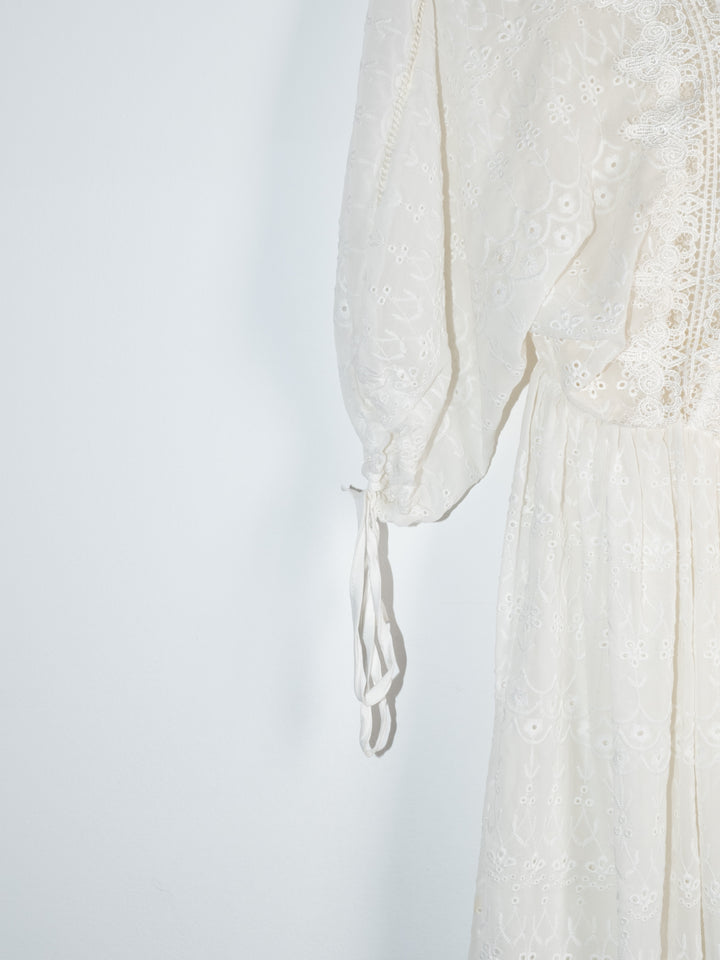 Vintage - Light White Lace Dress