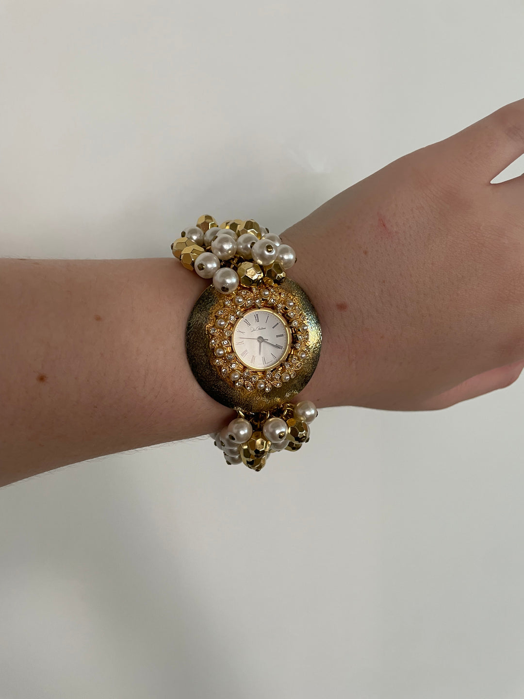 Vintage Pearl - Gold Watch